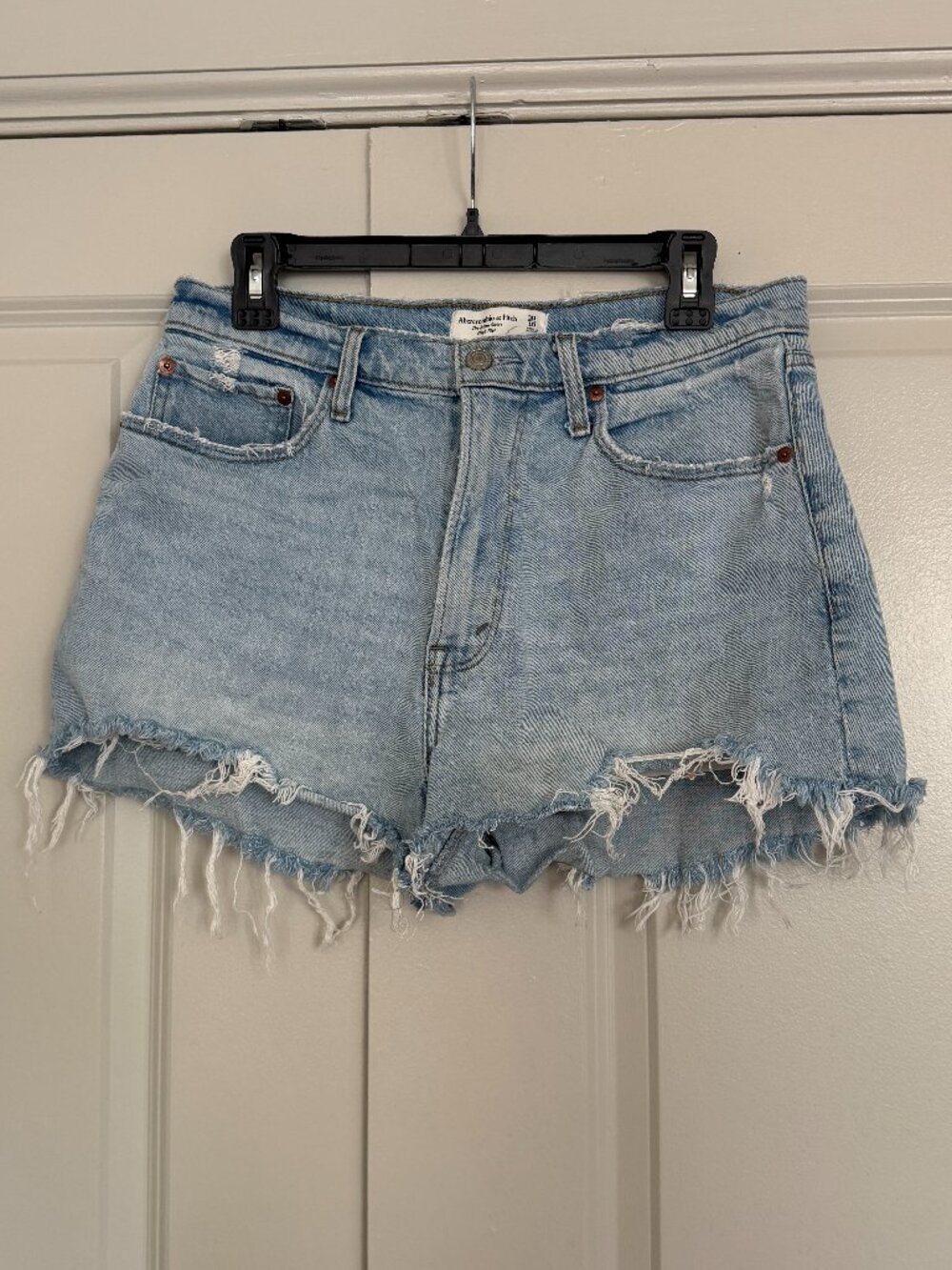 Abercrombie & Fitch The Mom Short High Rise Frayed Light Wash Denim Size 10/30